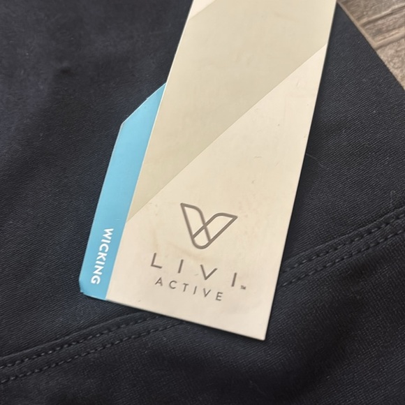 Livi Active Quick Dry Black Tank Top NWT Size 26/28 - Picture 2 of 6